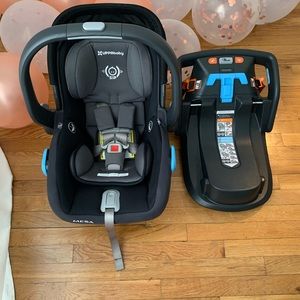 SOLD ON CLOSET CLEAN OUT Uppababy Mesa  Car seat